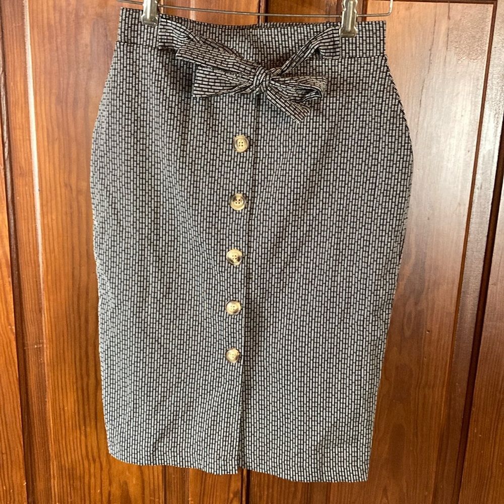 Meg & Margot NWOT Black White Bow Button Pencil Skirt Size XS
